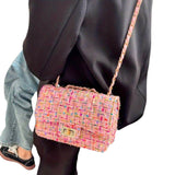 Lora.- Bossa d'home elegant