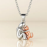 Collar amb Gat en l'Abrac