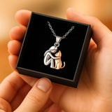 Collar amb Gat en l'Abrac