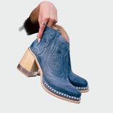Botas de cuir brodades