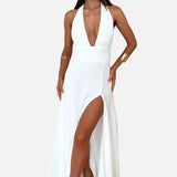 Elegant vestit maxi d'invitada de boda amb coll halter i obertura a la cama