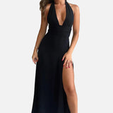 Elegant vestit maxi d'invitada de boda amb coll halter i obertura a la cama