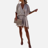 Vestit mini fluid amb escot en V, mànigues curtes i cintura alta per a dona
