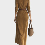 Vestit maxi de camussa amb tancament únic i coll