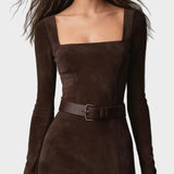 Elegant Vestit Maxi de Cuero Ecològic Marró Fosc amb Escot Quadradet