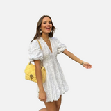 Vestit curt de dona amb mànigues bufades i detall texturitzat