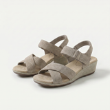 Holly – Elegancia cálida en suave taupe